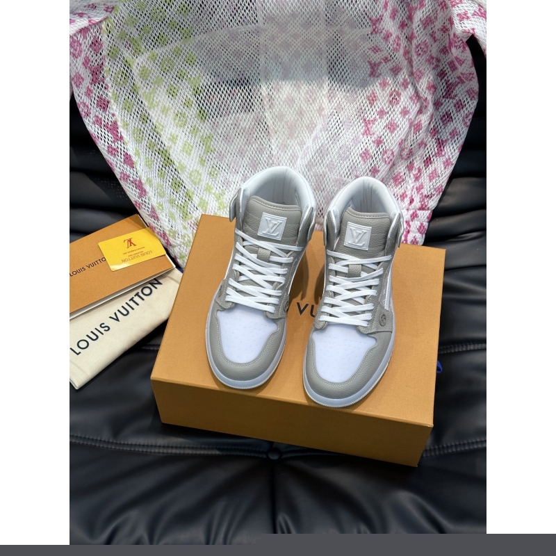 l**is V*t*n sneakers